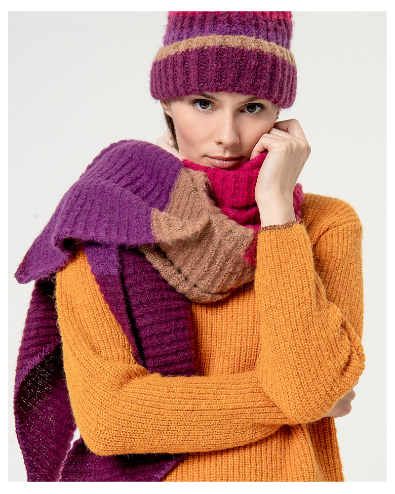 GORRO DE PUNTO A RAYAS DE SURKANA GORRO DE PUNTO A RAYAS DE SURKANA