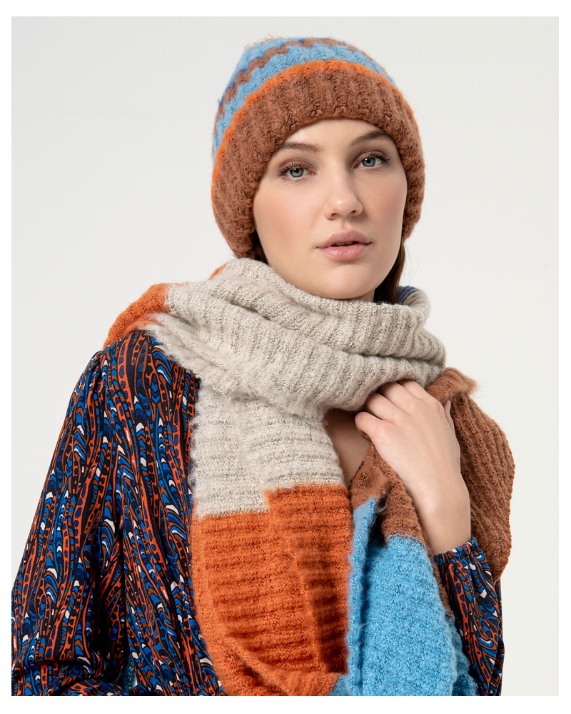 GORRO DE PUNTO A RAYAS DE SURKANA GORRO DE PUNTO A RAYAS DE SURKANA