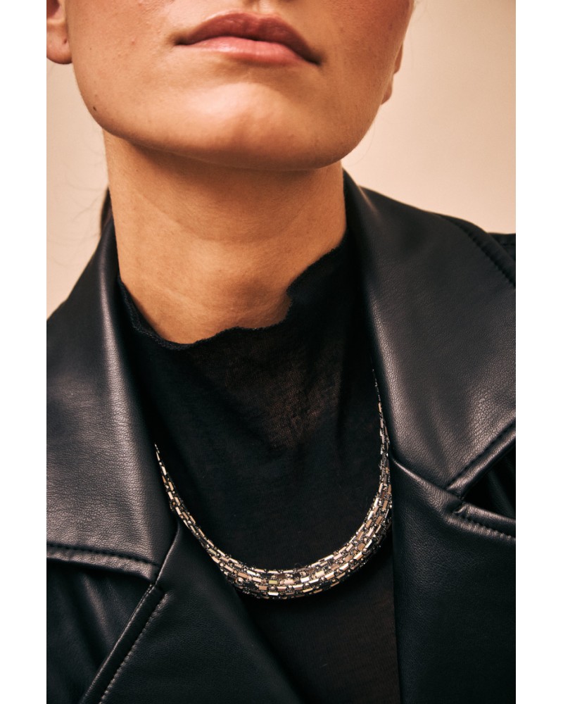 COLLAR CORTO ANCHO DE LATIDO