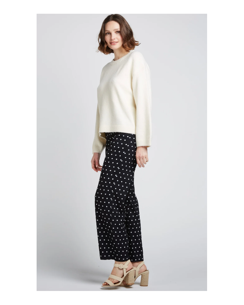 PANTALON NEGRO CON LUNARES BLANCOS