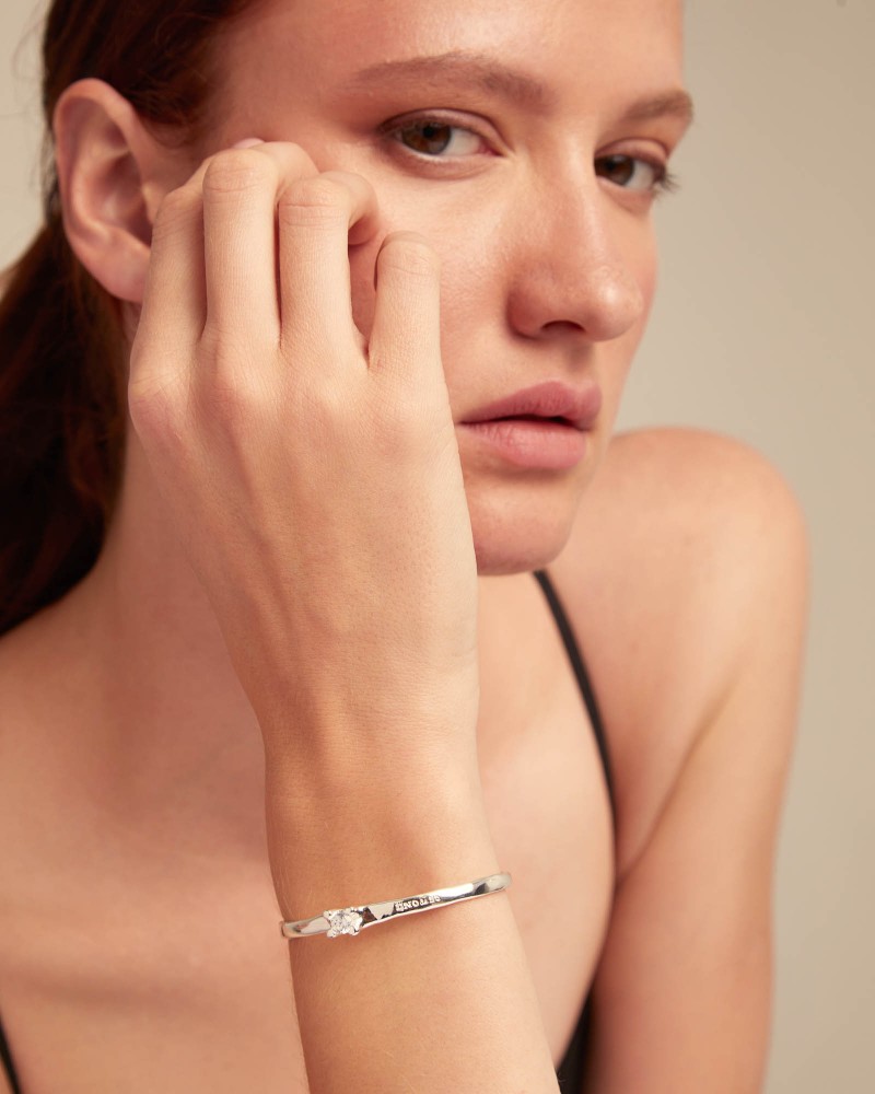 PULSERA RIGIDA CON CIRCONITA BAÑO PLATA DE UNOde50