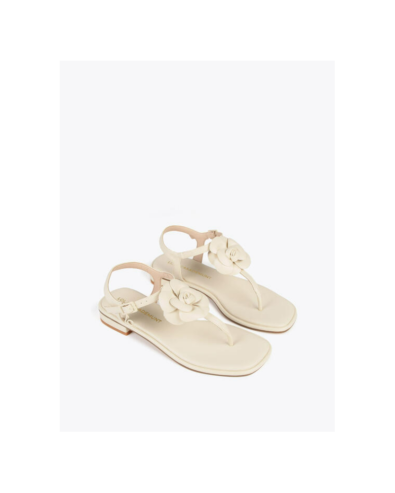 SANDALIA CON FLOR CRUDO DE LOLA CASADEMUNT