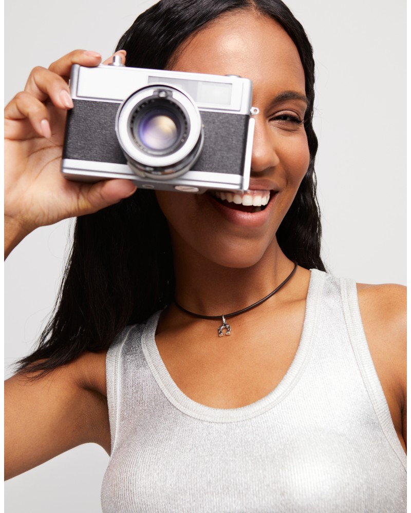 COLGANTE CUERO CIERRE METAL DE UNOde50