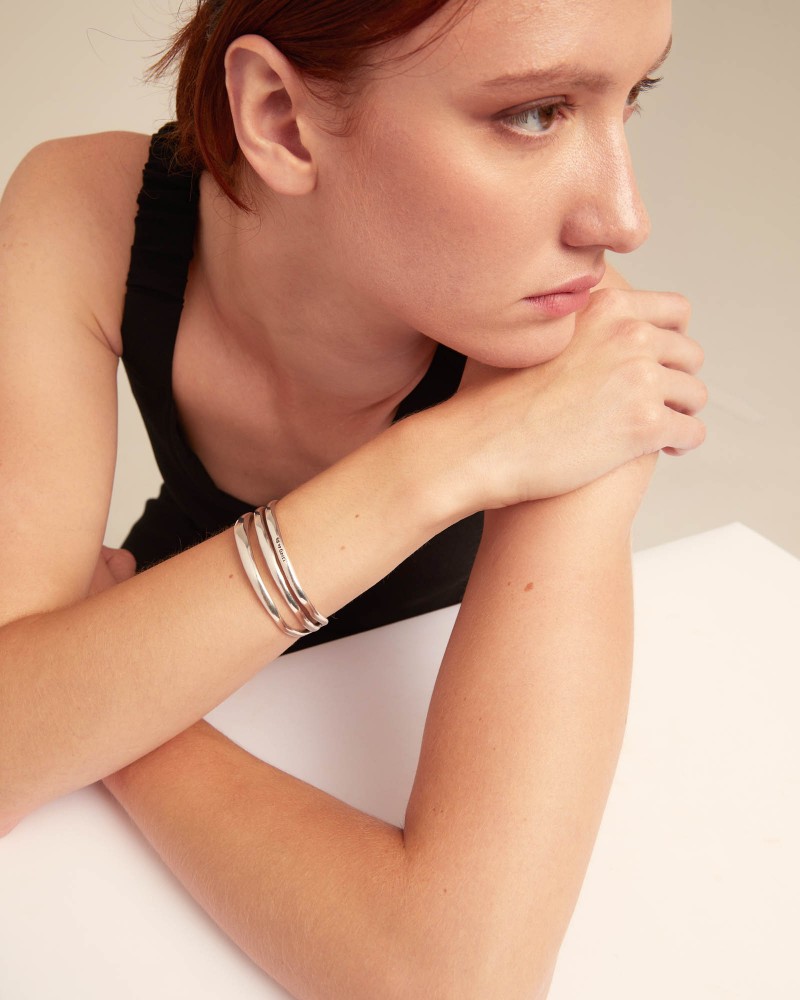 PULSERA RIGIDA BAÑADA EN PLATA DE UNOde50