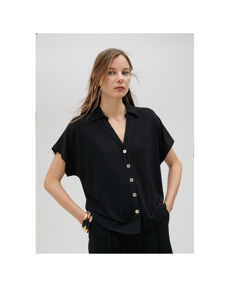 CAMISA NEGRA BOTONES DE LOLA CASADEMUNT