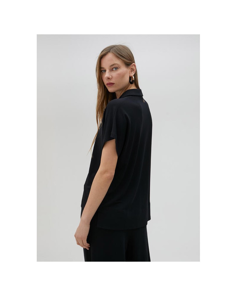 CAMISA NEGRA BOTONES DE LOLA CASADEMUNT