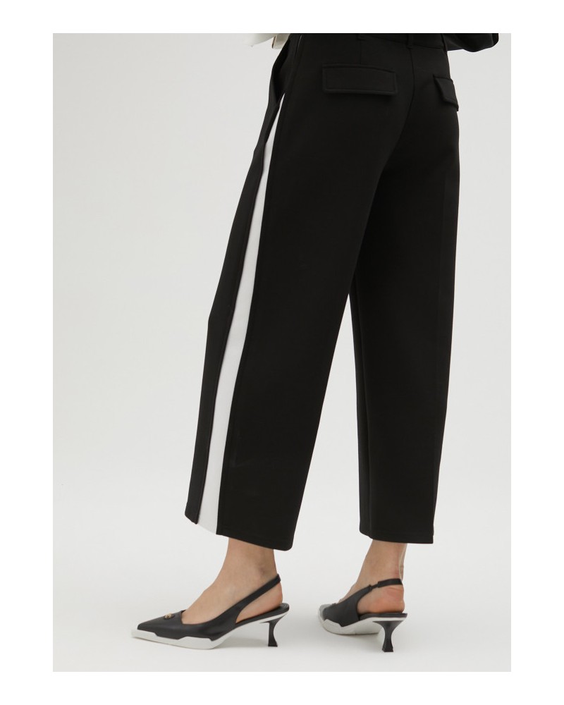 PANTALON NEGRO CON DETALLE BLANCO DE LOLA CASADEMUNT