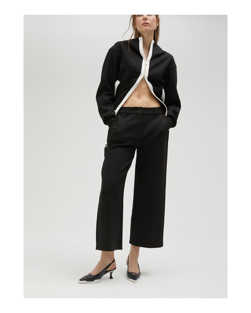 PANTALON NEGRO CON DETALLE BLANCO DE LOLA CASADEMUNT