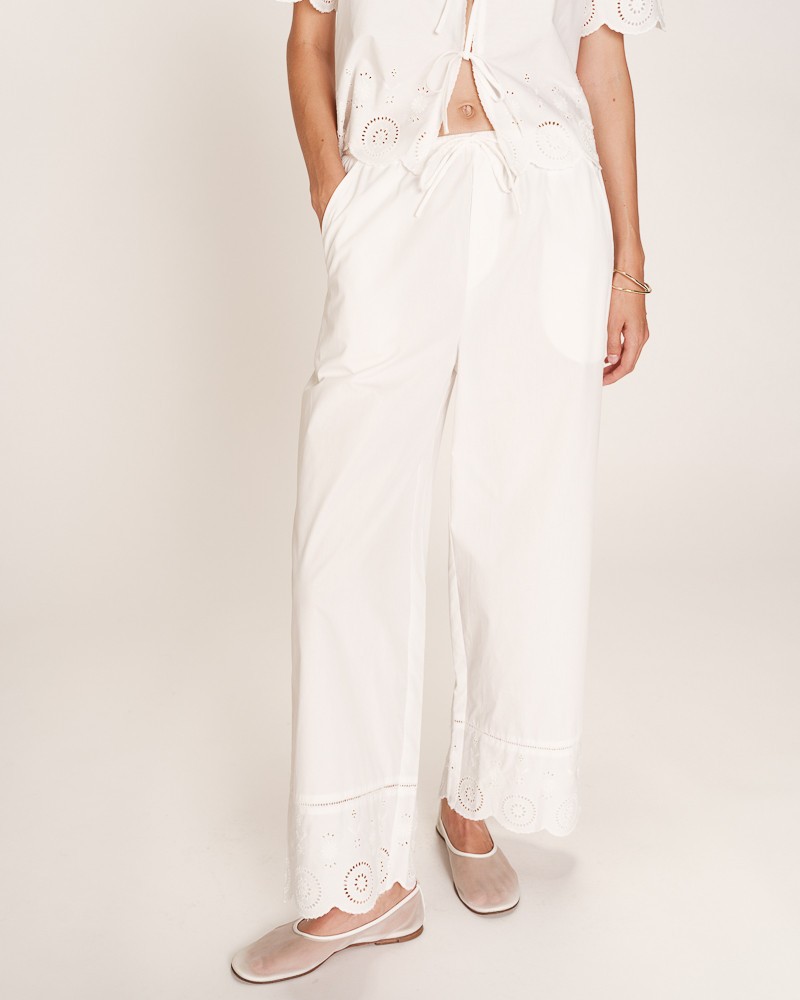 PANTALON BLANCO CON BORDADO DE GRACE AND MILA