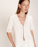 BLUSA BLANCA CON LAZOS DE GRACE AND MILA