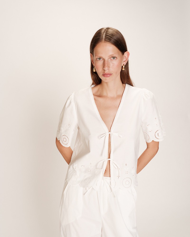 BLUSA BLANCA CON LAZOS DE GRACE AND MILA