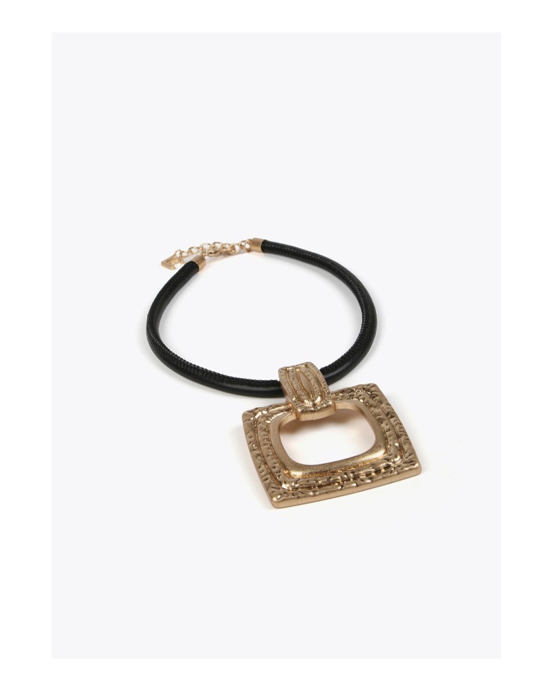 COLLAR CON COLGANTE DORADO DE LOLA CASADEMUNT