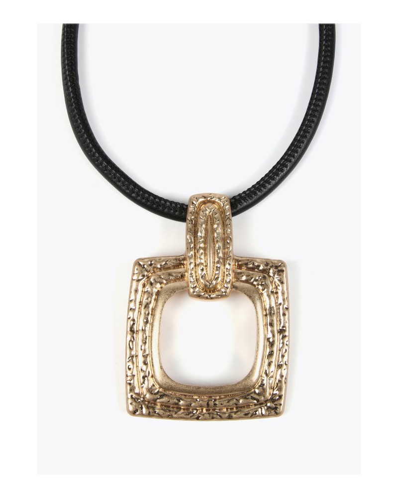 COLLAR CON COLGANTE DORADO DE LOLA CASADEMUNT