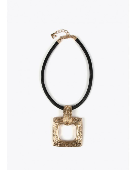 COLLAR CON COLGANTE DORADO DE LOLA CASADEMUNT