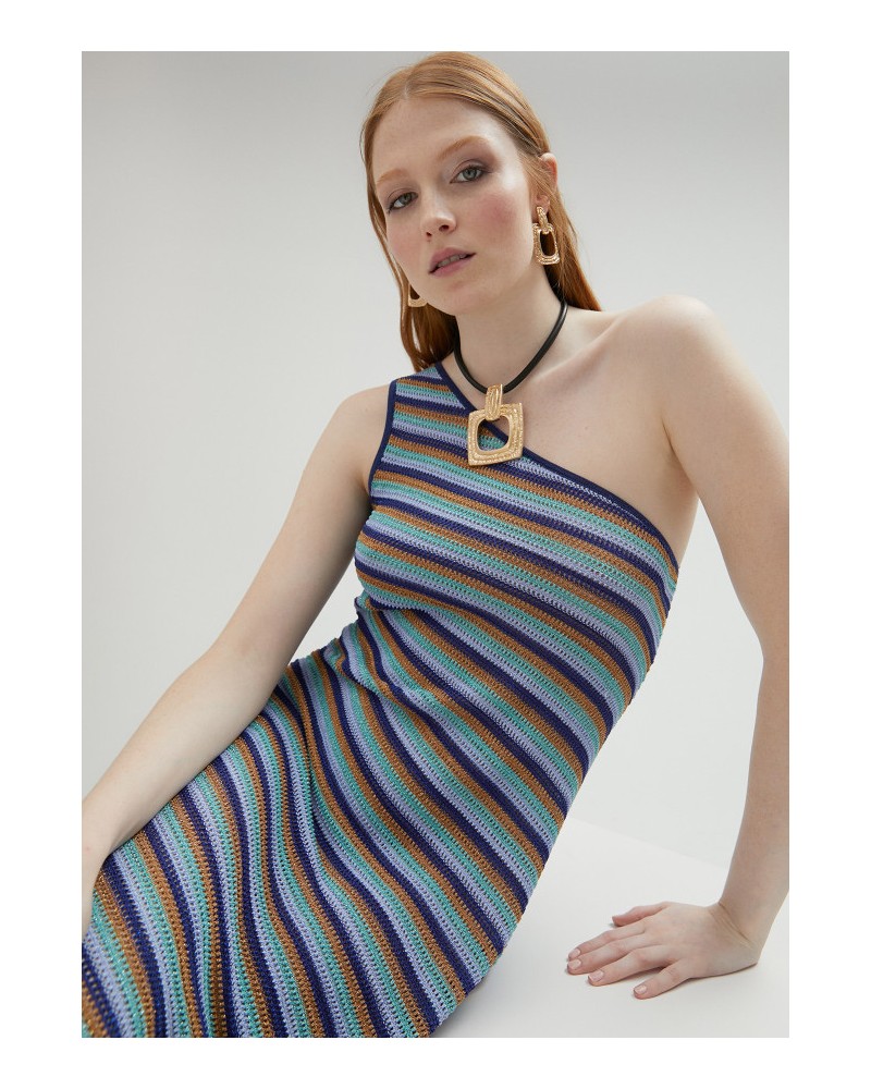 COLLAR CON COLGANTE DORADO DE LOLA CASADEMUNT