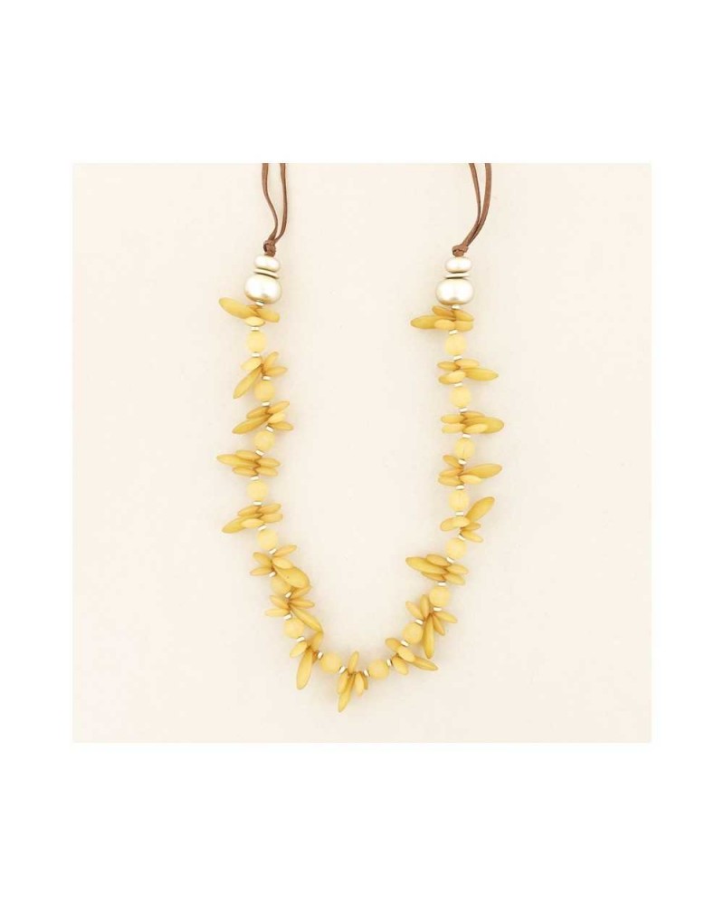 COLLAR LARGO PETALOS RESINA MOSTAZA