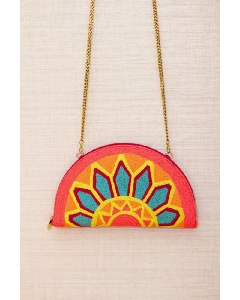 BOLSO MEDIA LUNA BORDADO DE LATIDO