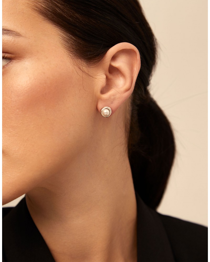 PENDIENTES CON PERLA BAÑADOS EN PLATA DE UNOde50