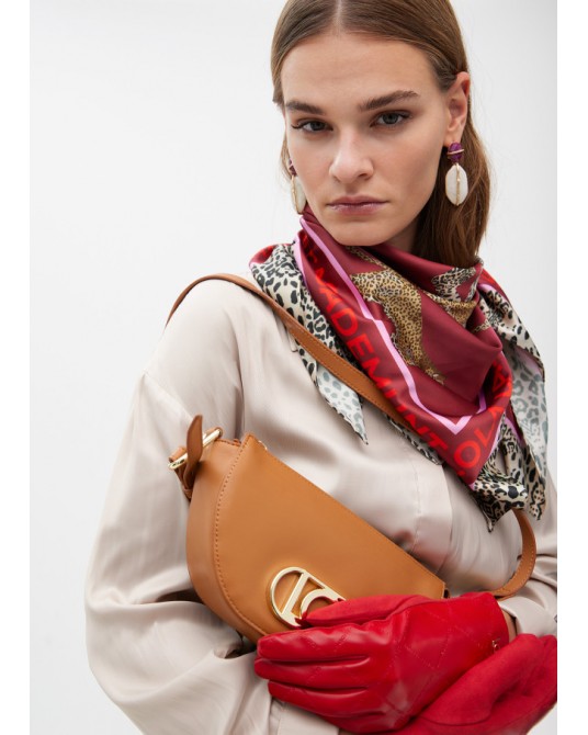 PAÑUELO CON LEOPARDOS DE LOLA CASADEMUNT
