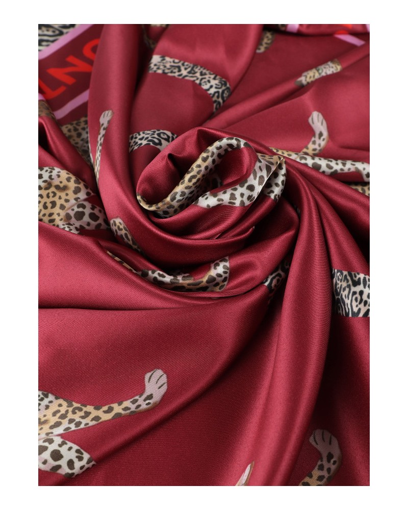 PAÑUELO CON LEOPARDOS DE LOLA CASADEMUNT