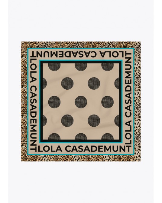 PAÑUELO TOPOS Y LOGO DE LOLA CASADEMUNT