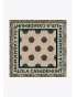 Pañuelo topos y logo de Lola Casademunt