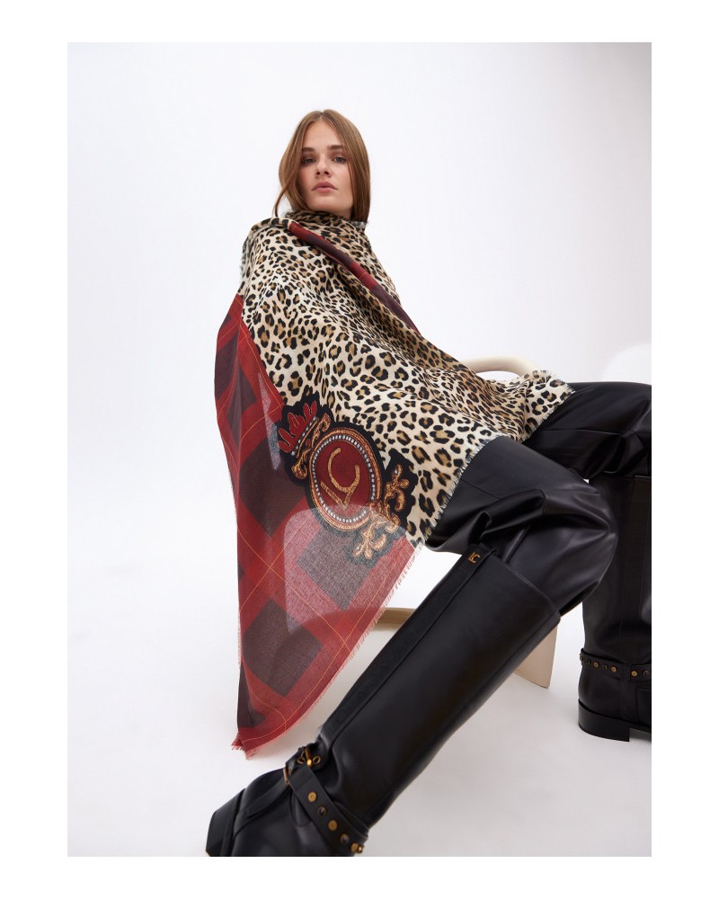 FOULAR ANIMAL PRINT Y ESCUDO DE LOLA CASADEMUNT