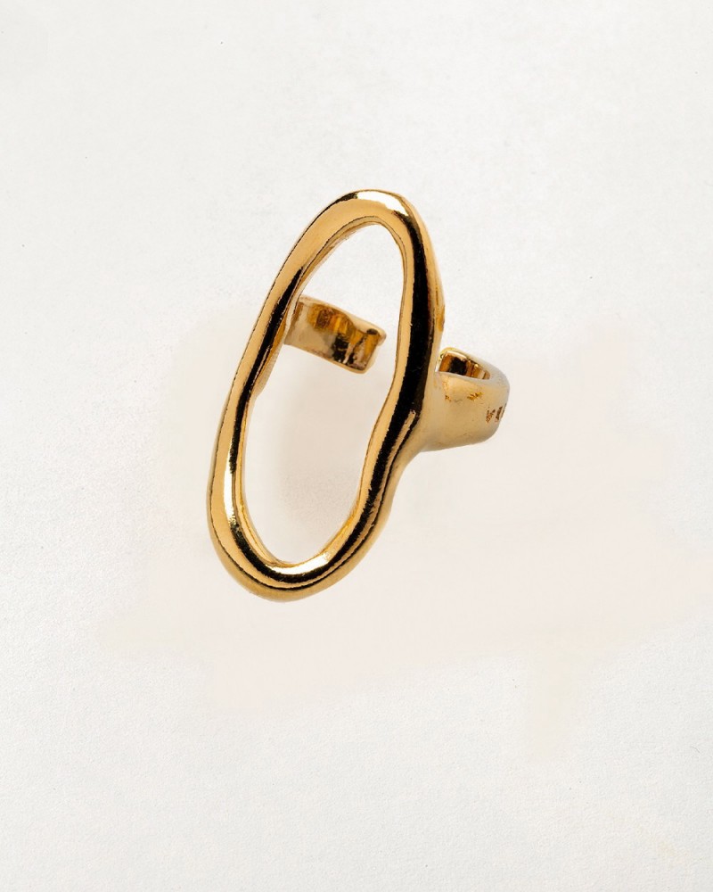 Anillo ovalado bañado en oro de Velatti