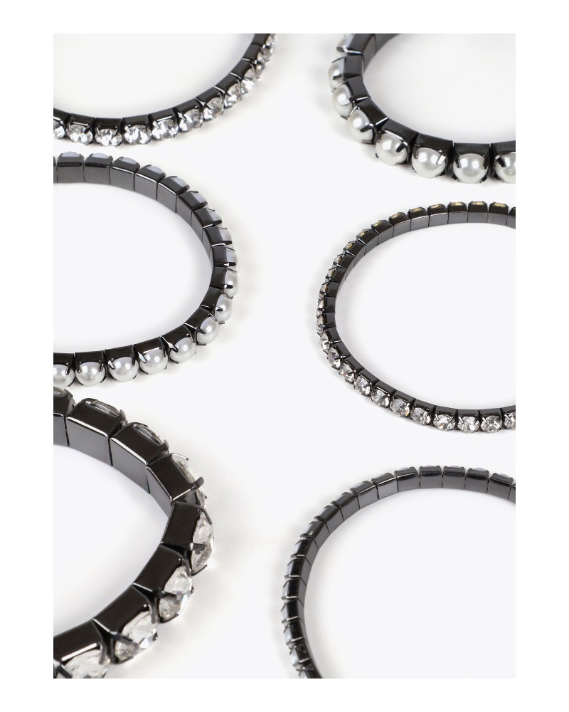 Pulseras elàsticas con perlas y cristales de Lola Casademunt