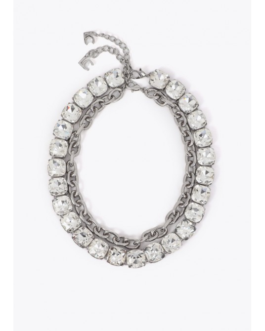 Collares cortos en plateado de Lola Casademunt