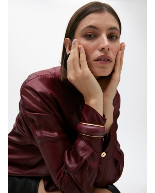 Pulsera efecto piel granate de Lola Casademunt