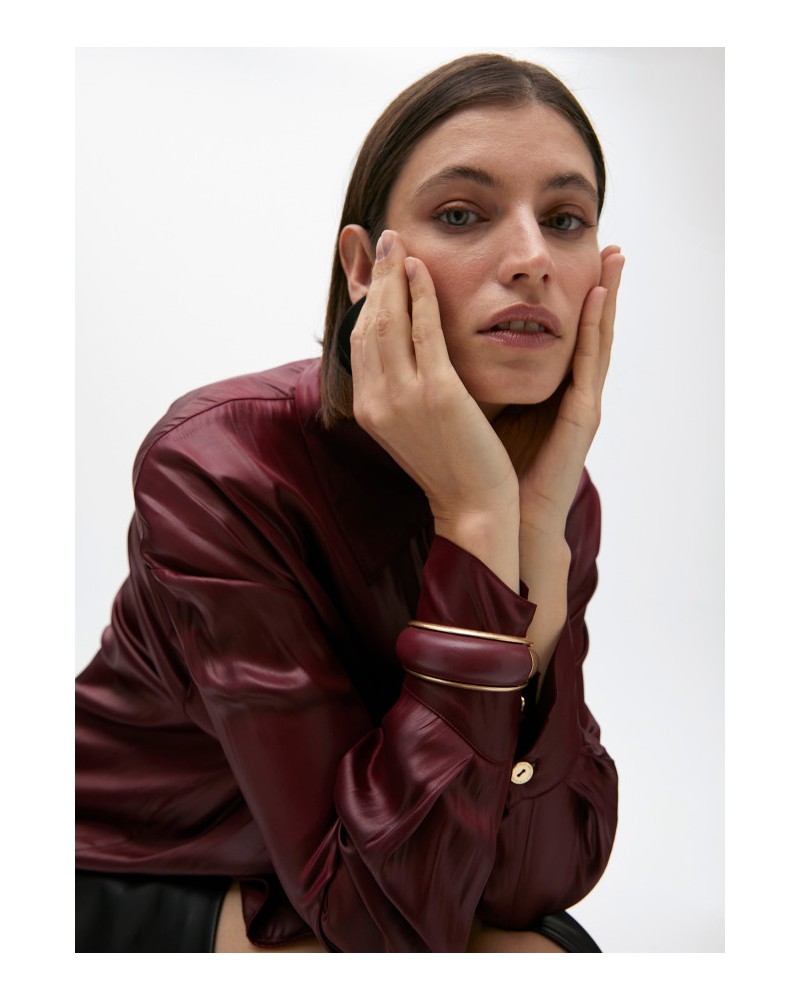 Pulsera efecto piel granate de Lola Casademunt