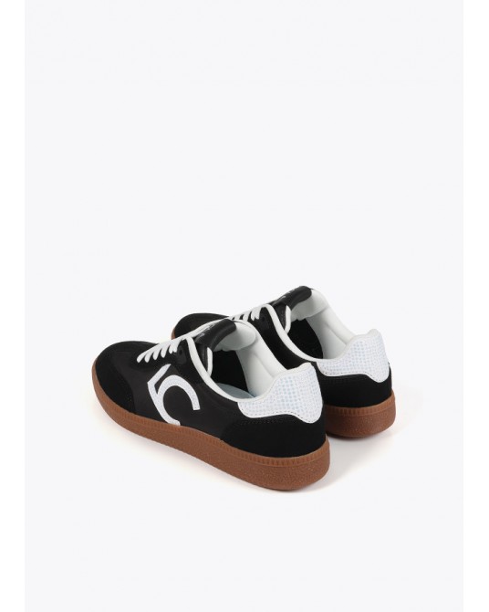 Zapatillas negras de Lola Casademunt