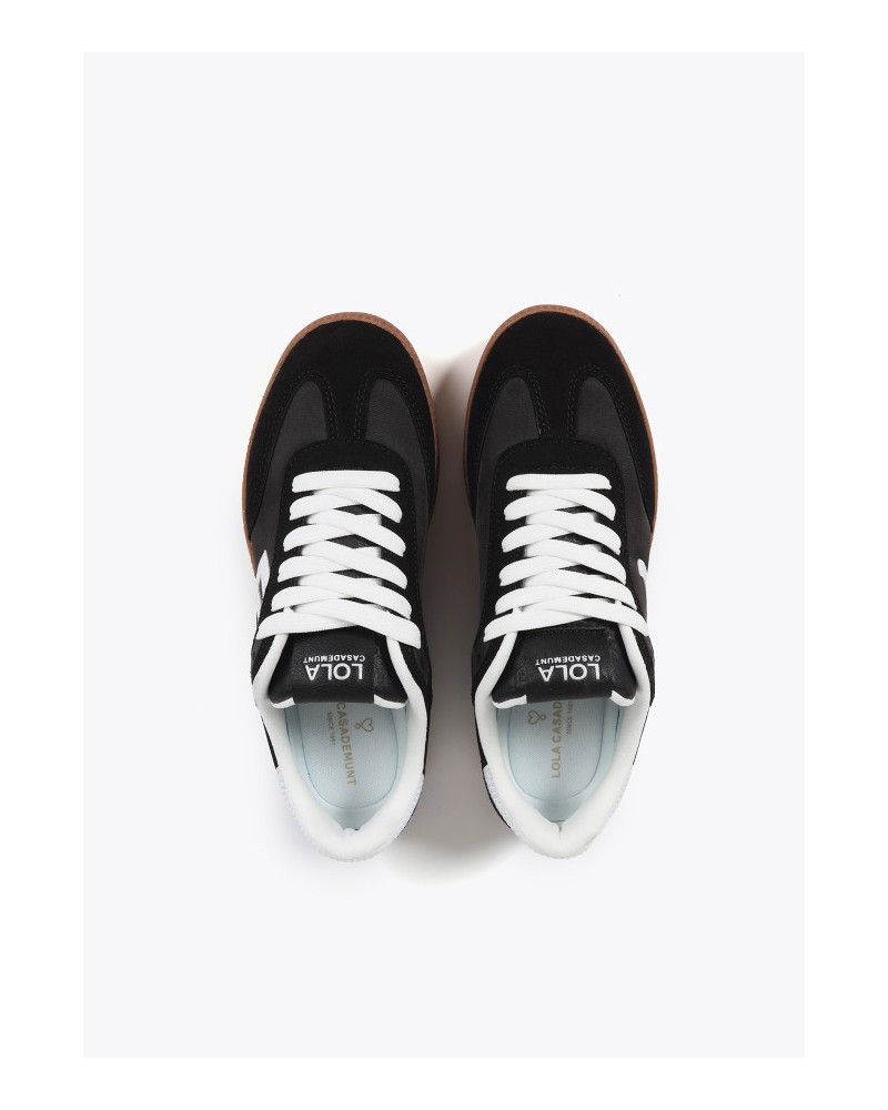 Zapatillas negras de Lola Casademunt