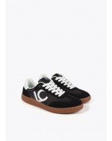 Zapatillas negras de Lola Casademunt