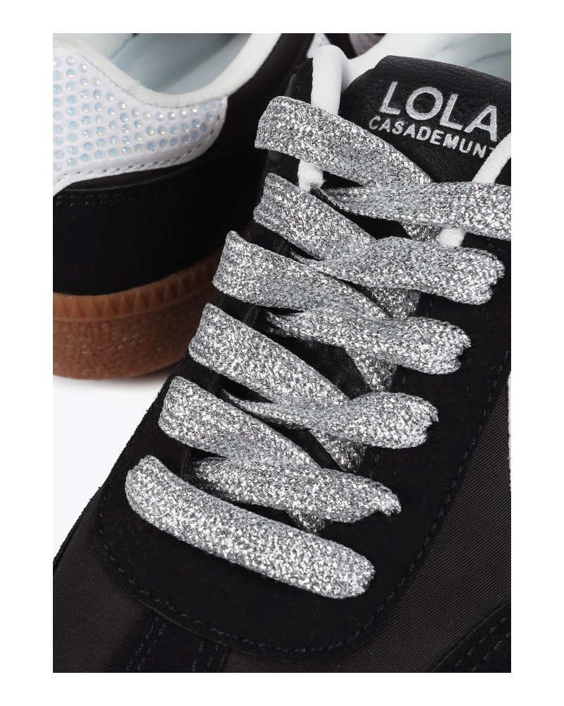 Zapatillas negras de Lola Casademunt
