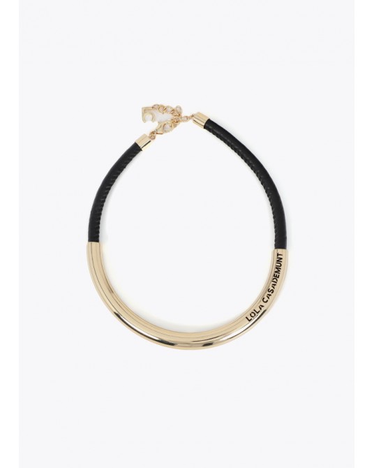 Collar corto dorado y negro de Lola Casademunt