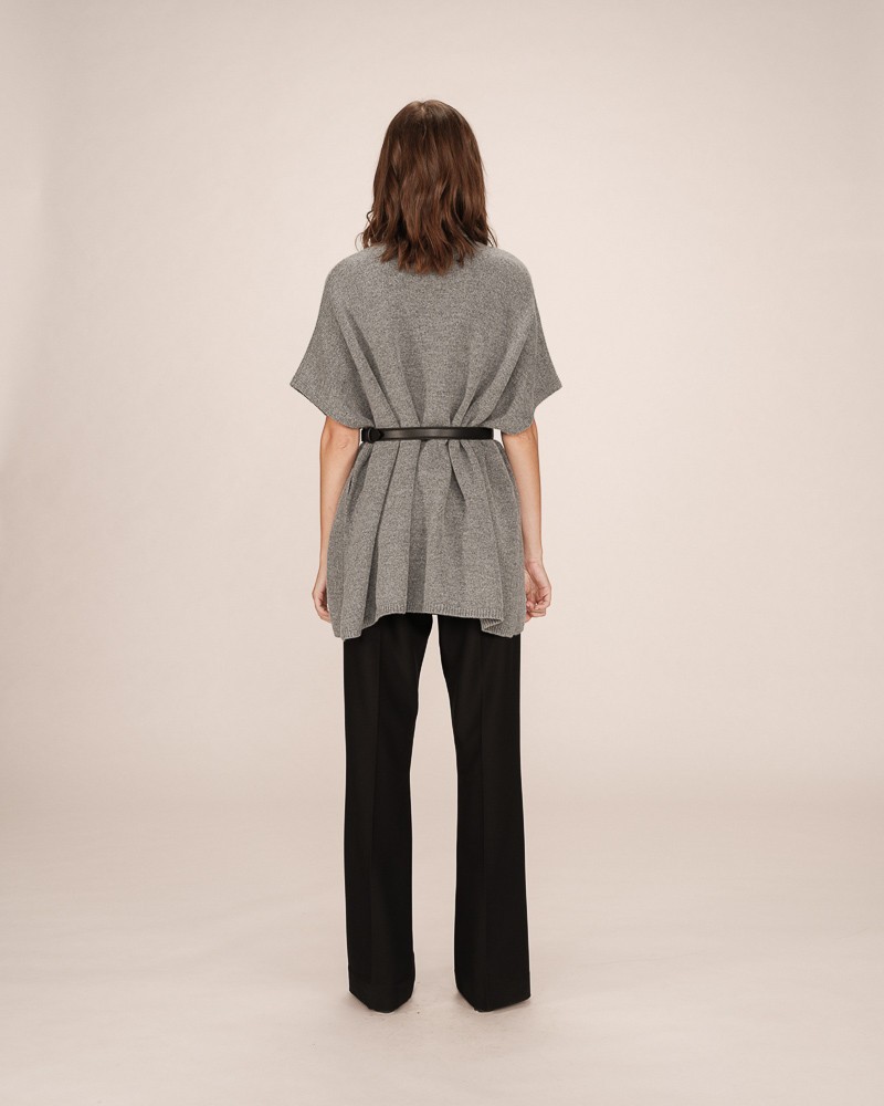 Poncho de punto de cuello alto de Grace and Mila