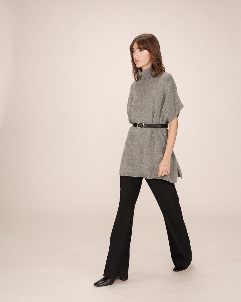 Poncho de punto de cuello alto de Grace and Mila