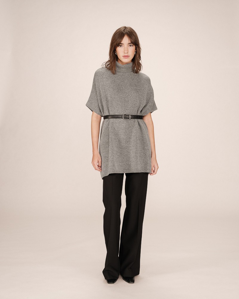 Poncho de punto de cuello alto de Grace and Mila