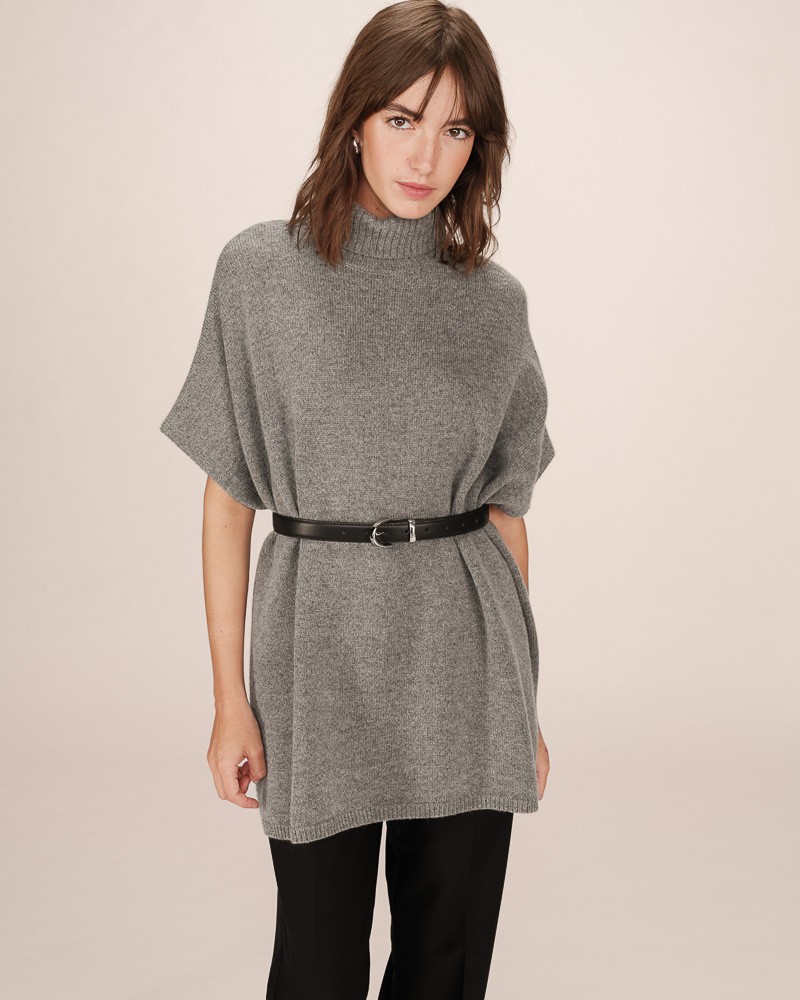 Poncho de punto de cuello alto de Grace and Mila