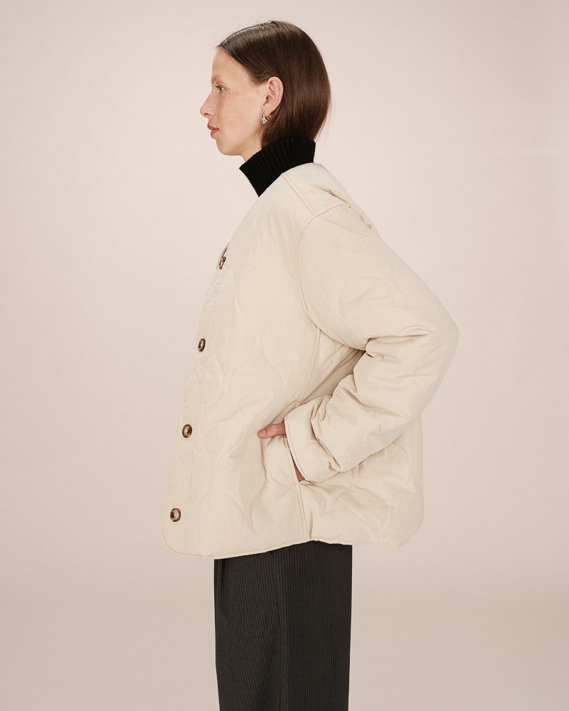 Chaqueta acolchada beige de Grace and Mila