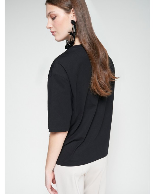 Camiseta negra flores bordadas de Vilagallo Camiseta negra flores bordadas de Vilagallo