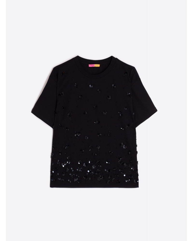 Camiseta negra flores bordadas de Vilagallo