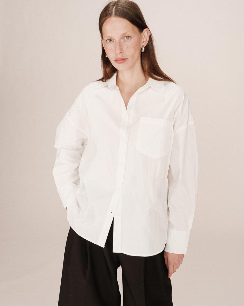 Camisa blanca oversize de Grace and Mila