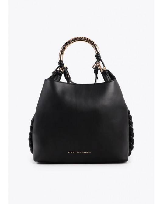 Bolso shopper negro con asa dorada de Lola Casademunt