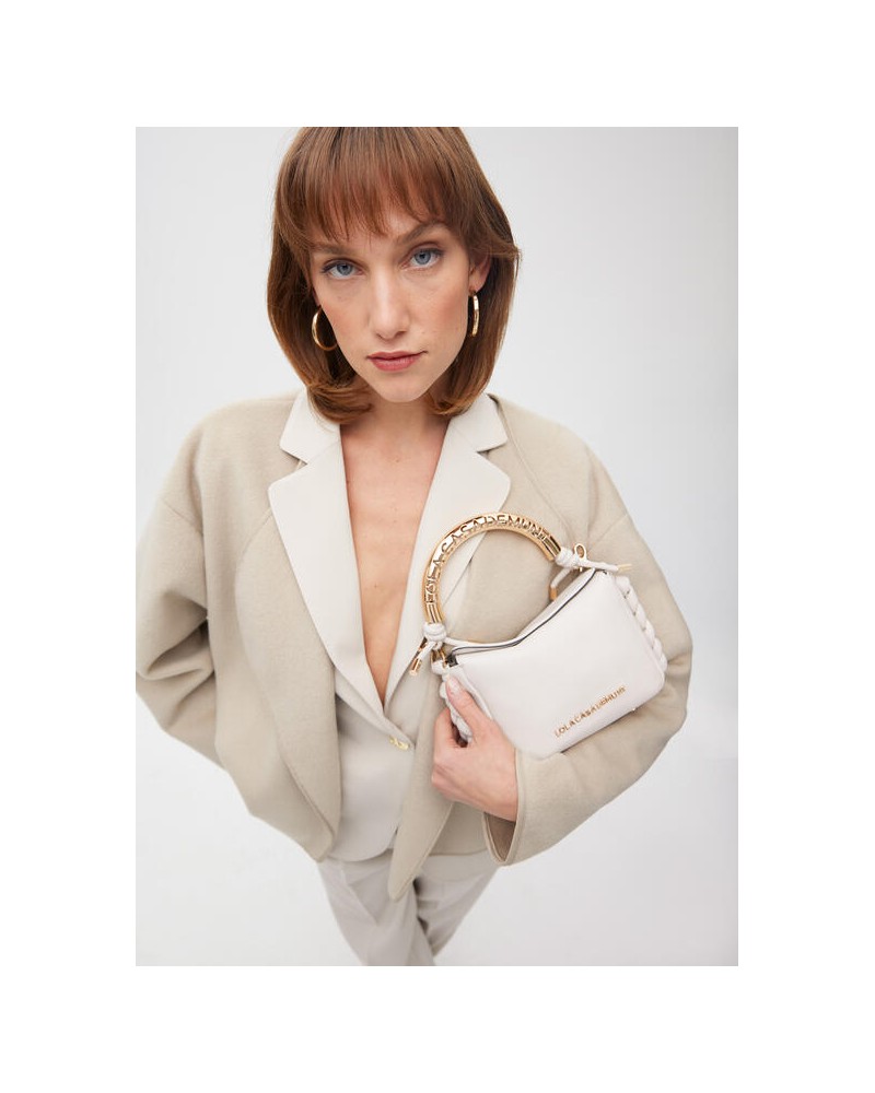 Bolso mini crudo con asa dorada de Lola Casademunt