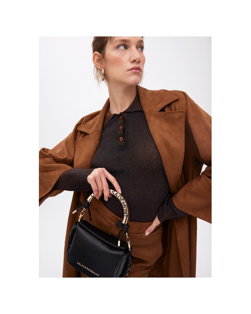 Bolso mini negro con asa dorada de Lola Casademunt