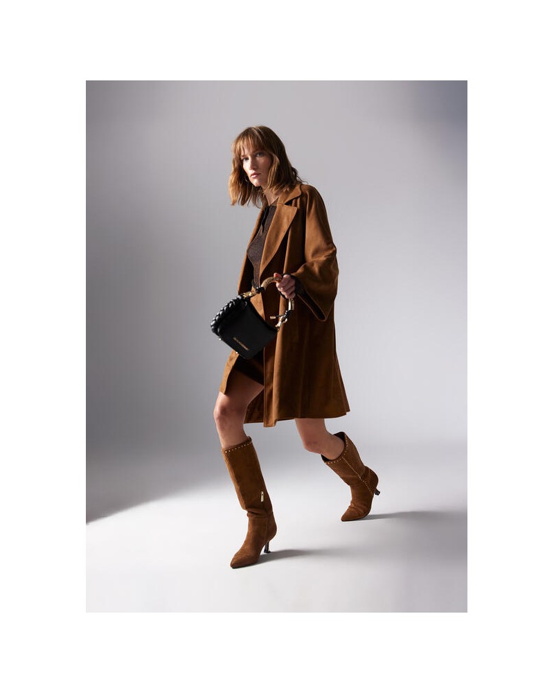 Bolso mini negro con asa dorada de Lola Casademunt