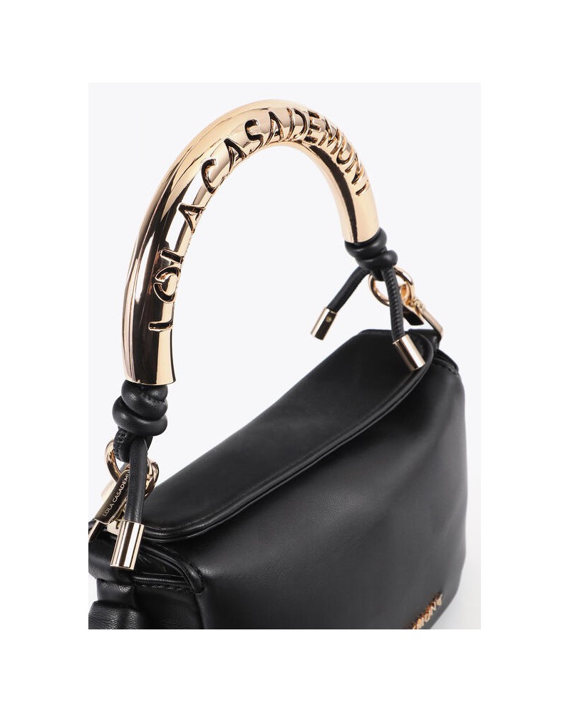 Bolso mini negro con asa dorada de Lola Casademunt